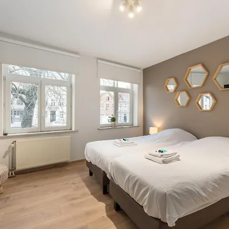 Holiday home Brugse Charme Met Tuin Aan Het Water 8p Bruges